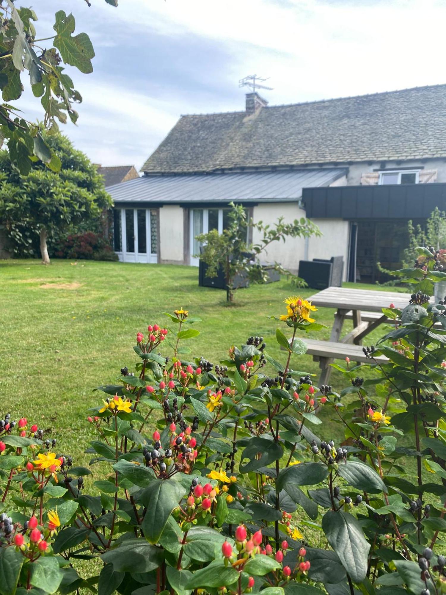 La Clef Du Four Bed and Breakfast Plesder Exteriör bild